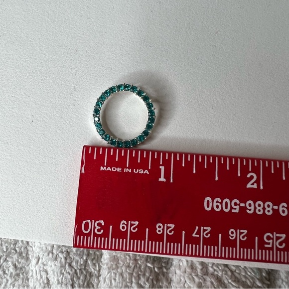 ❤️Silvertone and blue rhinetsone circular pendant - Picture 7 of 7